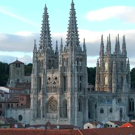 Atuaire Loft Con Encanto En El Corazon De Dauda Burgo